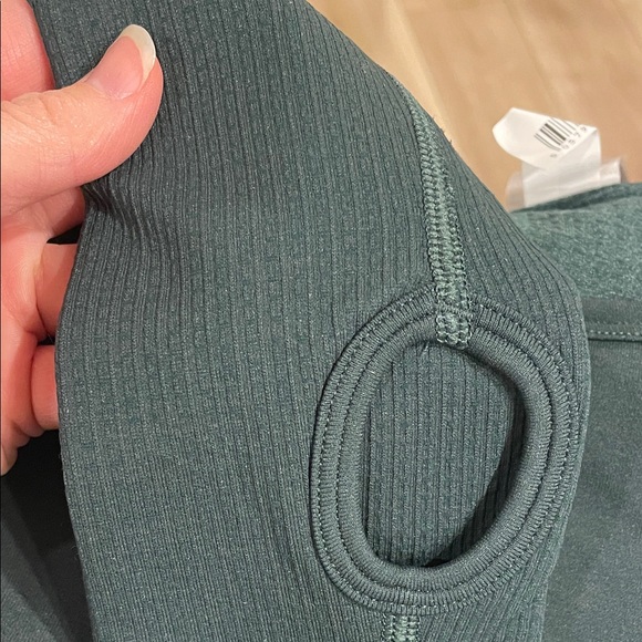 New Gymshark Women's woodland Green Long Sleeve Crop Top - Picture 9 of 9